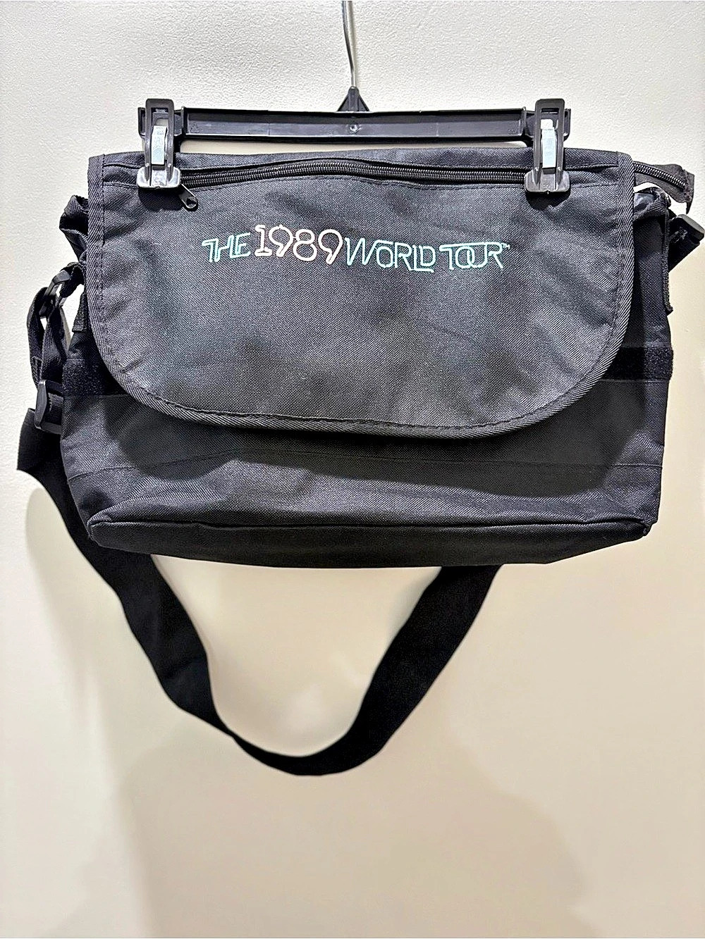 Taylor Swift 1989 World Tour Shoulder Bag in Black Like New